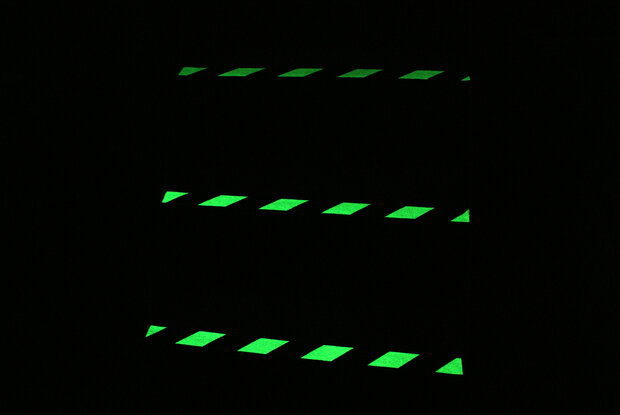 Antisliptape Glow in the Dark 25 mm Gestreept zwart glow